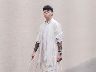 img-title Rayakan Waisak, Ini 8 Potret Transformasi Reza Arap Lepas Nama Muhammad