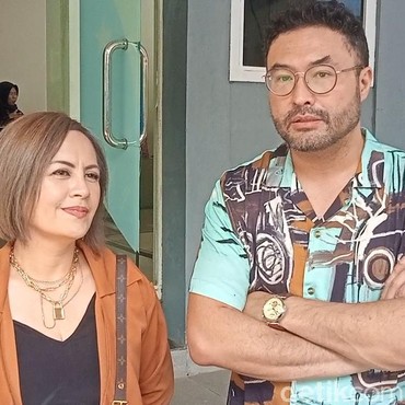 Surya Saputra Ungkap Kunci Utama Rumah Tangga Harmonis