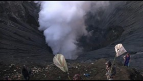 VIDEO: Melihat Tradisi Yadnya Kasada Warga Tengger Lereng Gunung Bromo