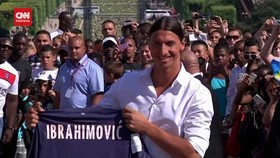 VIDEO: Ibrahimovic Gantung Sepatu dari Lapangan Sepak Bola