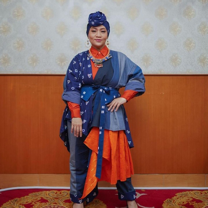 <p>Tike Priatnakusumah tampak percaya diri dengan penampilan terbarunya. Ia berhasil memangkas bobot tubuh sebanyak 40 kg, Bunda. (Foto: Instagram @tikeprie)</p>