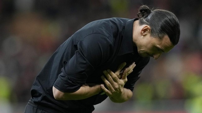 Zlatan Ibrahimovic resmi pensiun. Selama berkarier, ia identik dengan gelar juara liga namun tak pernah mampu berjaya di Liga Champions.