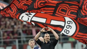 Ibrahimovic Resmi Kembali ke AC Milan