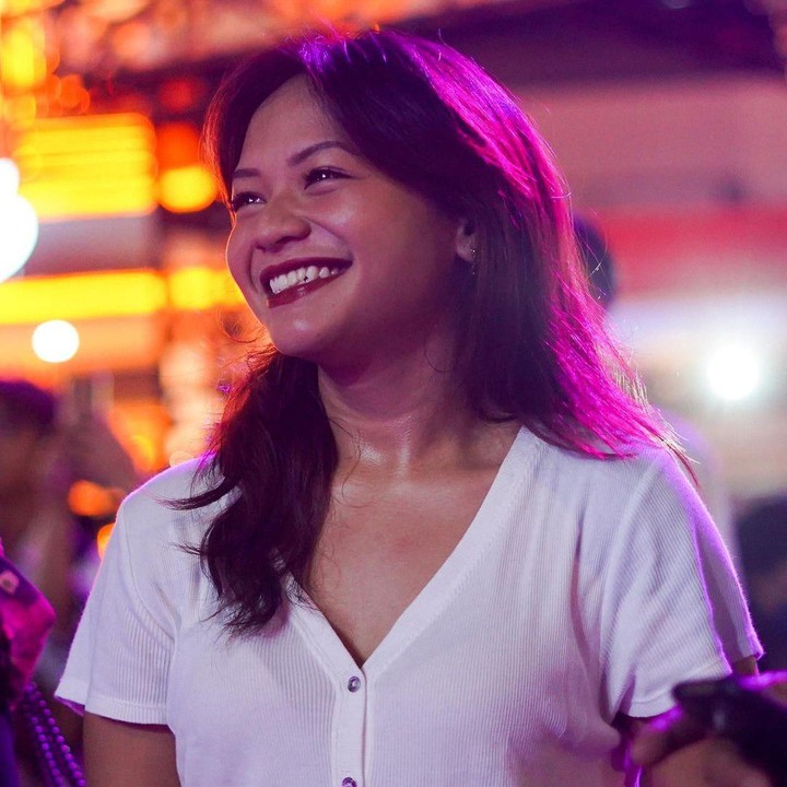 <p>Dari potret-potret tersebut, penampilan wanita berusia 21 tahun ini menarik perhatian, Bunda. Gaya outfit liburannya terlihat simpel, namun tetap <em>stylish,</em> ya? (Foto: Instagram @amelcarla)<br /><br /><br /></p>