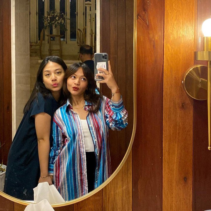 <p>Dalam potret liburan ini, Amel memang tampil stylish, ya? Bagaimana pendapat Bunda? (Foto: Instagram @amelcarla)</p>