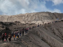 Jadwal Lengkap Yadnya Kasada 2025 Suku Tengger di Bromo