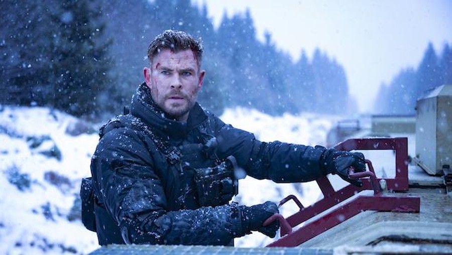 EXTRACTION 2 - Chris Hemsworth as Tyler Rake. Cr: Jasin Boland/Netflix © 2023