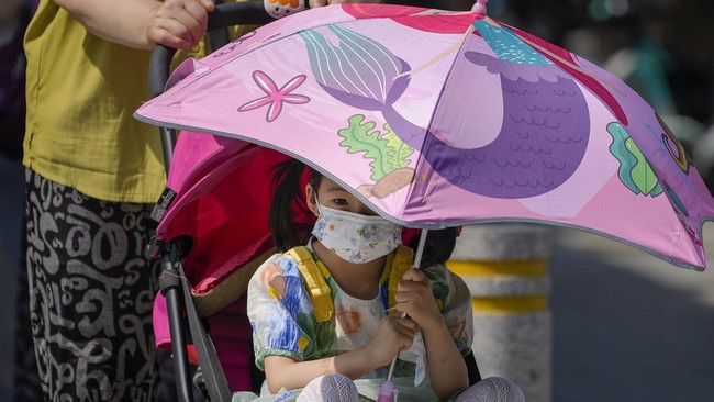 Suhu di Beijing mencapai 40 derajat Celsius. Ini adalah yang terpanas sejak 2014 lalu.