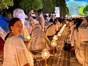 Ikut Perayaan Waisak, Agama Ira Wibowo Jadi Sorotan