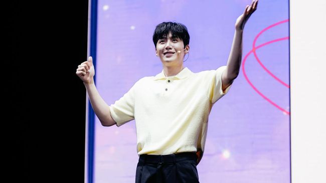 Kim Seon-ho mengaku sempat menjajal sejumlah kuliner lokal ketika menyambangi Jakarta dalam rangka fan meeting Kim Seon-ho Asia Tour (One, Two, Three, Smile).