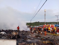 8 Kios-10 Rumah di Pasar Wosi Manokwari Terbakar, Kerugian Rp 20 Miliar