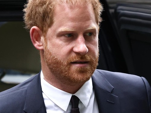 Pangeran Harry Mulai Menyesal Ribut dengan Keluarga Sendiri