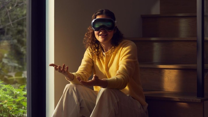 Kacamata VR produksi Apple, Vision Pro. Mata pengguna tampak dari luar, meskipun saat Vision Pro digunakan.