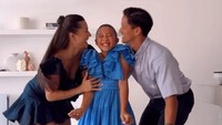 Uniknya 7 Potret Jennifer & Irfan Bachdim Rayakan Kelulusan Anak Pertama, Bikin Bangga