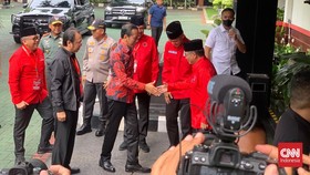 Duduk Satu Barisan, Megawati Diapit Jokowi dan Ganjar di Rakernas PDIP