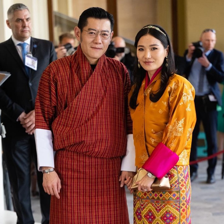 <p>Kisah cinta Jetsun Pema dan Jigme Khesar berujung pada kebahagiaan dan sudah dikaruniai dua orang anak. Menyandang status sebagai Ratu, Jetsun Pema dikenal tetap menjadi sosok wanita yang rendah hati, lho. (Foto: Instagram @queenjetsunpema)</p>
