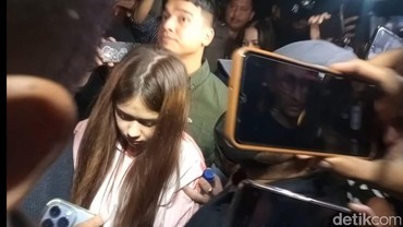 img-title Reaksi Rebecca Klopper Saat Ditanya Pemeran Video Syur Viral 47 Detik