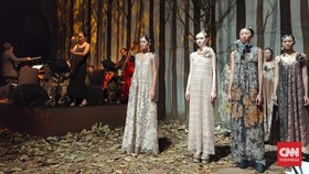 Rayakan 40 Tahun Berkarya, Biyan Pamerkan Koleksi Spring Summer 2024