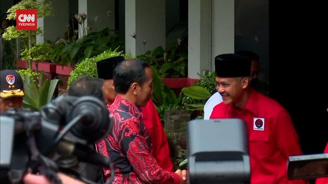 VIDEO: Jokowi Disambut Ganjar Di Rakernas PDIP
