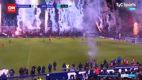 VIDEO: Hujan Kembang Api di Tengah Laga Liga Argentina