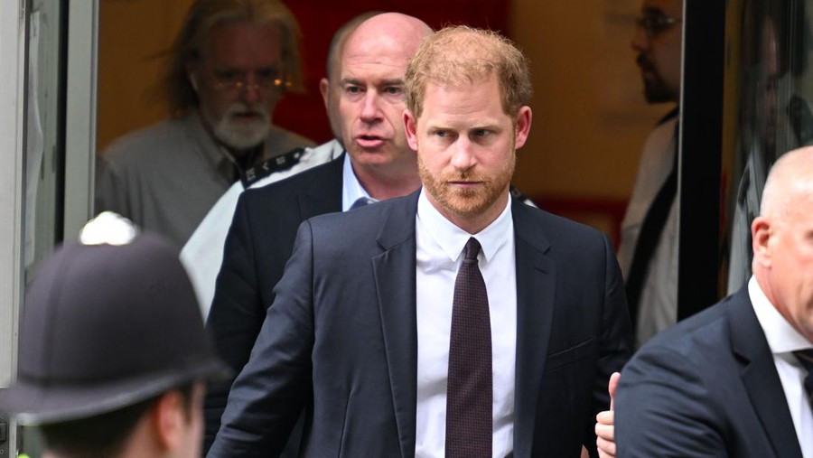 LONDON, ENGLAND - JUNE 06: Prince Harry, Duke of Sussex leaves after giving evidence at the Mirror Group Phone hacking trial at the Rolls Building at High Court on June 06, 2023 in London, England. Prince Harry is one of several claimants in a lawsuit against Mirror Group Newspapers related to allegations of unlawful information gathering in previous decades. (Photo by Leon Neal/Getty Images)