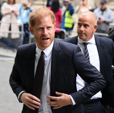 Pangeran Harry Mendadak 'Muncul' di Ulang Tahun Raja Charles III