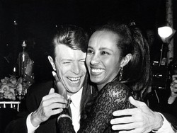 Janda David Bowie Kembali ke Bali, Pose di Lokasi Bulan Madu 31 Tahun Lalu