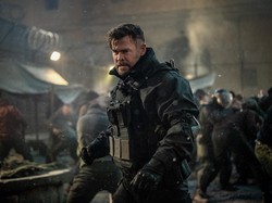 Chris Hemsworth Ungkap Alasan Produksi Extraction 3 Macet