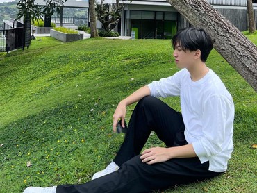 img-title 7 Potret Ezzar, Putra Tampan Sahrul Gunawan Disebut Mirip Cha Eun Woo ASTRO