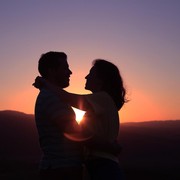 Punya Banyak Kesamaan, 5 Pasangan Zodiak Ini Klop Jadi Couple!