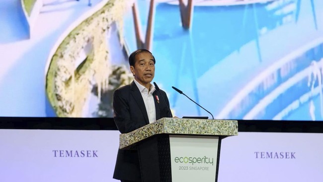 Jokowi mengatakan investasi di Indonesia sangat aman, sehingga dia meminta kepada investor Singapura tidak perlu khawatir menginvestasikan uangnya di Indonesia.