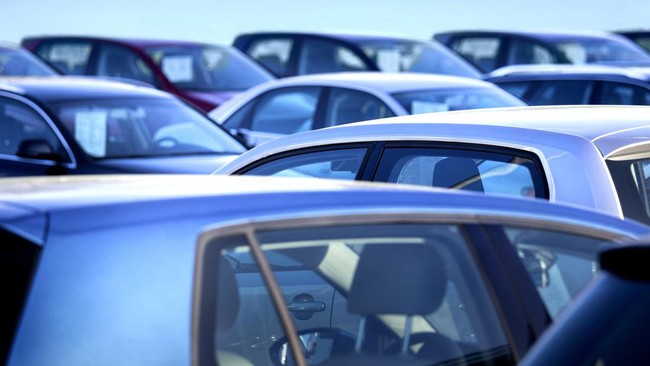 Pengadaan mobil dinas baru Gubernur Kaltim senilai Rp8,5 miliar menuai polemik di tengah kebijakan efisiensi anggaran yang sedang dijalankan pemerintah daerah.