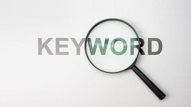 Kata kunci adalah susunan kata yang dapat membantu kita mencari atau menelusuri sesuatu di mesin pencari. Berikut ulasan selengkapnya.