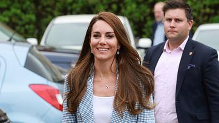 Selepas Pakai Gaun Mahal, Kate Middleton Tampil Modis Pakai Blazer Zara Seharga Rp1,3 Jutaan Selepas Pakai Gaun Mahal, Kate Middleton Tampil Modis Pakai Blazer Zara Seharga Rp1,3 Jutaan