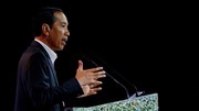 Jokowi Jalan Kaki Periksa Pasukan Polri: Rumput GBK Tak Boleh Rusak