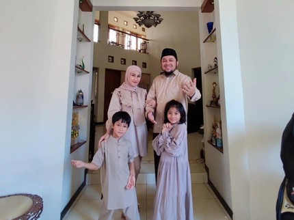 5 Potret Nia dan Adit AFI yang Jarang Tersorot, Langgeng 12 Tahun Menikah