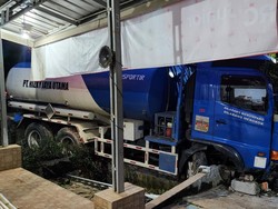 Pemuda di Sumsel Curhat Butuh Biaya, Ayah-Toko Hancur Ditabrak Tanki BBM