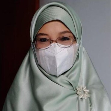 Jualan Buku Doa, 7 Potret Teh Ninih Usai Diceraikan Aa Gym Jarang Tersorot