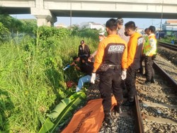 Pria Asal Gresik Ditemukan Tewas Tersambar KA di Sememi Surabaya