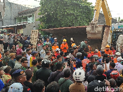 Siswi SD Korban Mobil Tertimpa Truk di Ngaliyan Semarang Akhirnya Meninggal