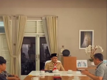 img-title Disebut Kayak Kos-kosan, 7 Potret Rumah Dinas Sahrul Gunawan Bareng Dine