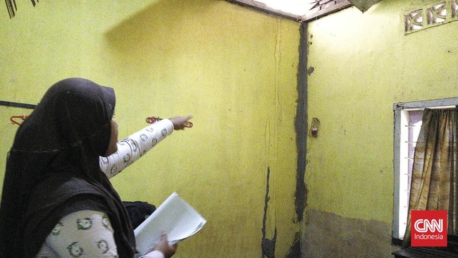 Meskipun telah berdamai di kepolisian, pihak keluarga tetap meminta pertanggungjawaban Pemkot Jambi soal aktivitas perusahaan yang berimbas kerusakan rumah.