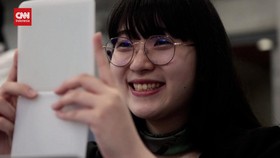 VIDEO: Warga Jepang Harus Bayar 821 Ribu Per Jam Ikut Kursus Senyum