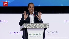VIDEO: Momen Jokowi Bercanda Salah Pidato soal Pilpres RI di Singapura
