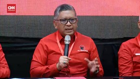 VIDEO: Hasto Tantang Denny Indrayana Buktikan Jokowi Tak Netral