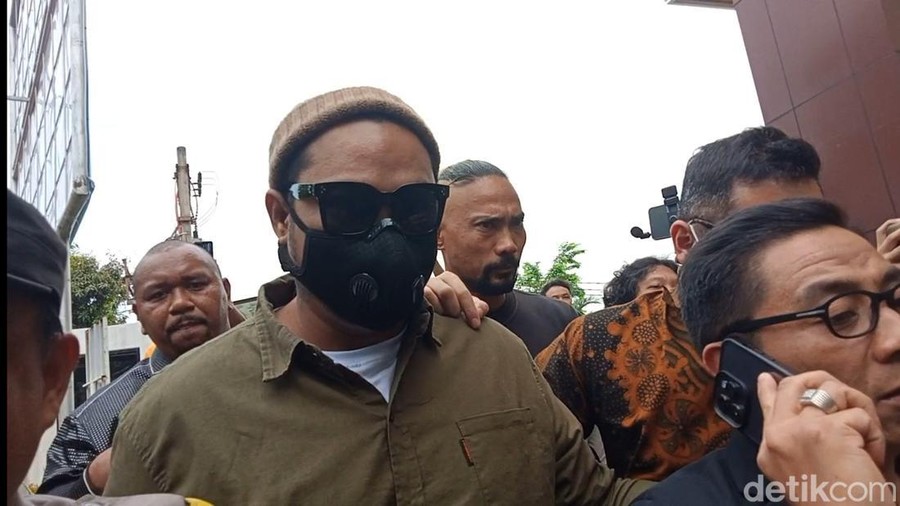Virgoun Virgoun datangi Pengadilan Negeri Jakarta Barat.