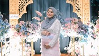 7 Potret Aurel Hermansyah Pamer Baby Bump Kehamilan Kedua, Makin Glowing!