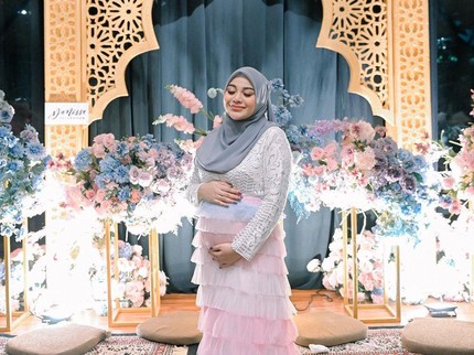 7 Potret Aurel Hermansyah Pamer Baby Bump Kehamilan Kedua, Makin Glowing!