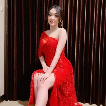 Mobil Ringsek, 7 Potret Pedangdut Difarina yang Kecelakaan di Tol Jombang