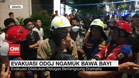 VIDEO: Dramatis Evakuasi ODGJ Mengamuk Bawa Bayi  di Kemayoran